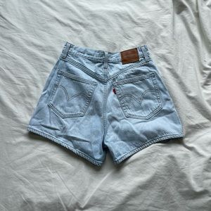 Levi’s High Rise Short